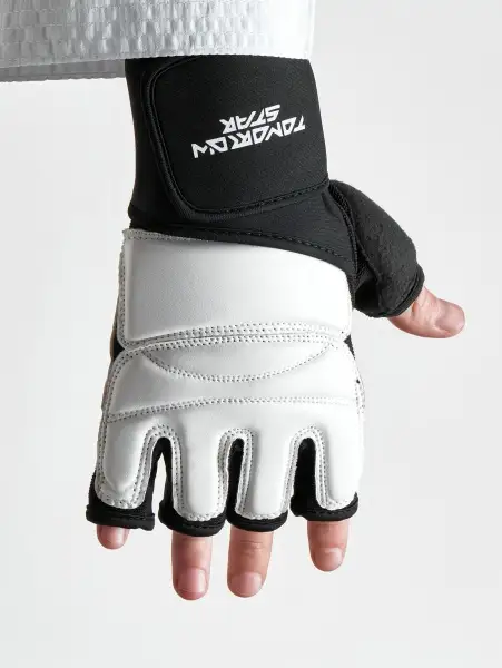 Перчатки для тхэквондо Tomorrow Star Vortex черно-белые