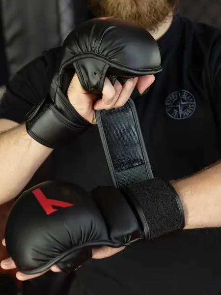 Перчатки для ММА черные Tomorrow Star