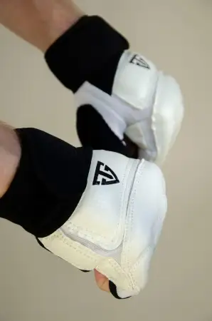 Перчатки WTF с фиксацией