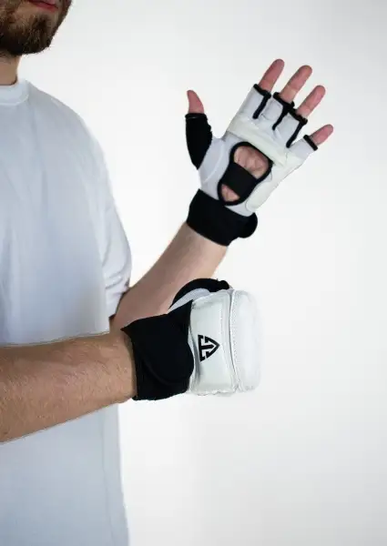 Перчатки WTF с фиксацией для тхэквондо Tomorrow Star