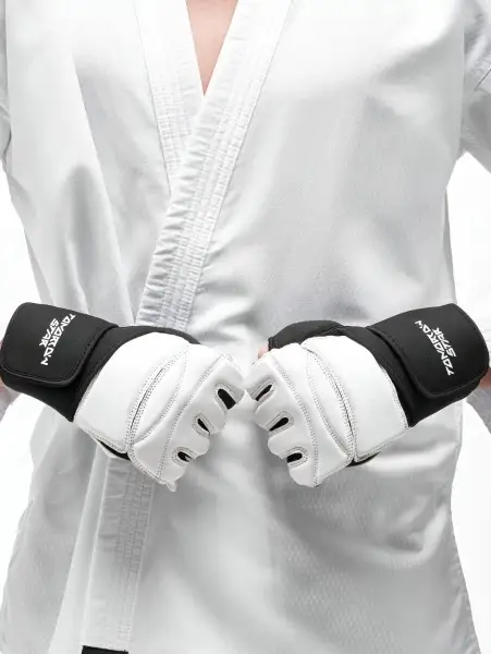 Перчатки для тхэквондо Tomorrow Star Vortex черно-белые