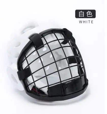 Шлем с металлической решеткой для каратэ бело-черный