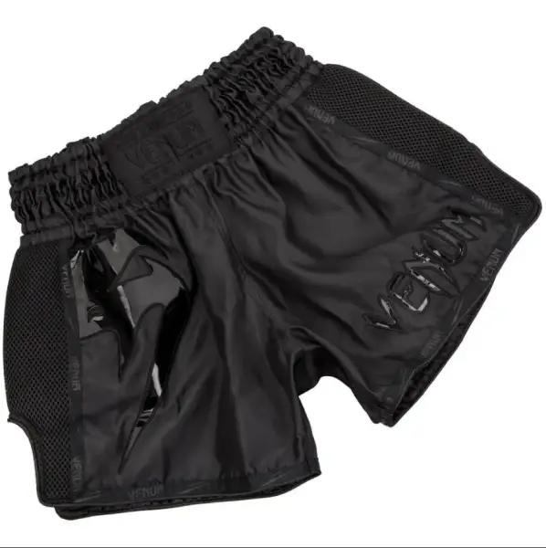 Шорты Muay Thai Venum Giant  черные