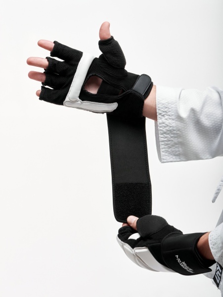 Перчатки для тхэквондо Tomorrow Star Vortex черно-белые