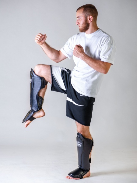 Защита голени LEADERS BK (черный)