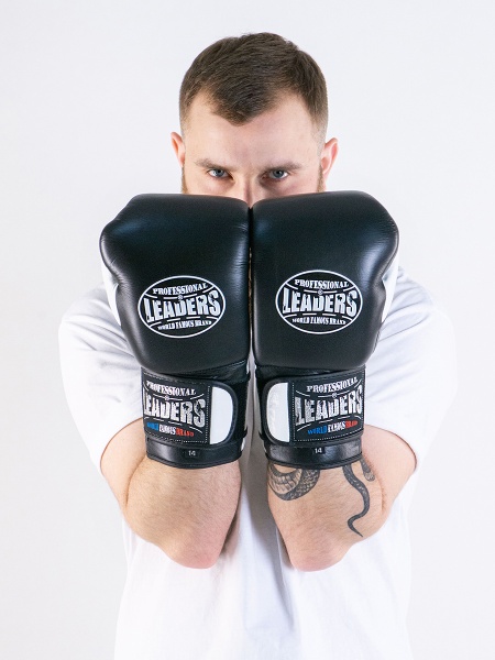 Перчатки боксерские LEADERS LS 2 BK/WH (черно-белые)