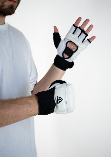 Перчатки WTF с фиксацией для тхэквондо Tomorrow Star