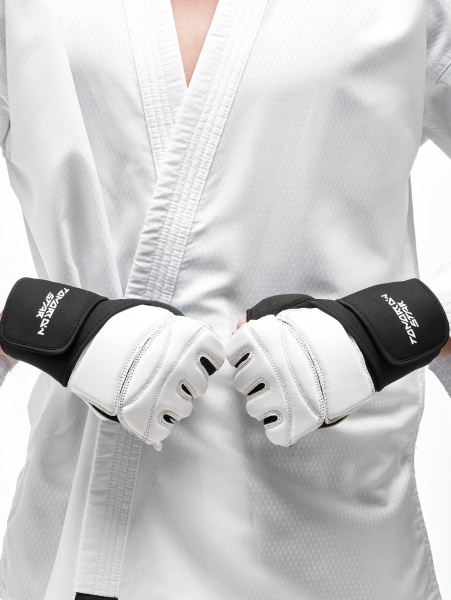 Перчатки для тхэквондо Tomorrow Star Vortex черно-белые