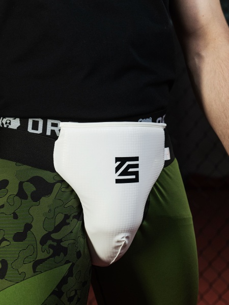 Защита паха мужская, бандаж белый Tomorrow Star с черной резинкой