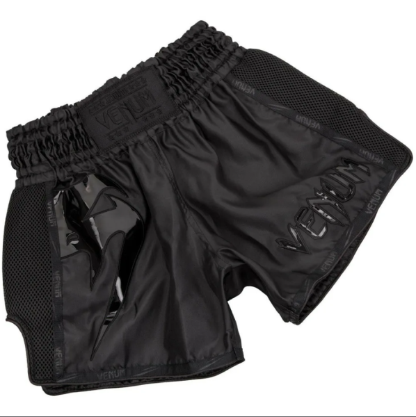Шорты Muay Thai Venum Giant  черные